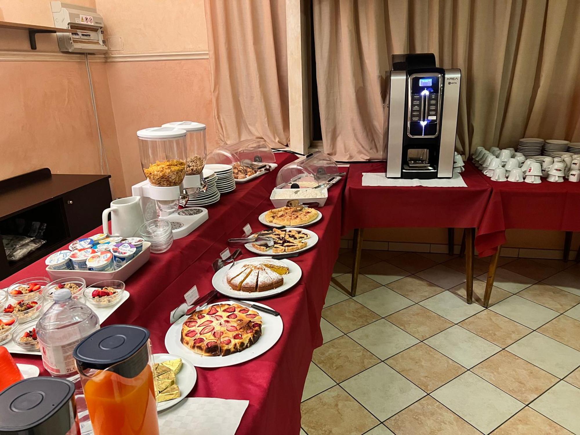Hotel Carol 切塞纳蒂科 外观 照片